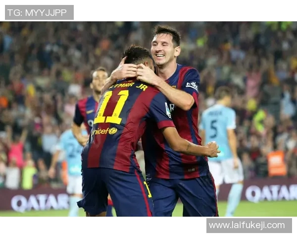 球星们击掌庆祝精彩瞬间展现团结与默契的足球精神